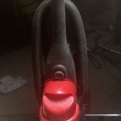 Dirt Devil Featherlite Bagless Upright 12amp
