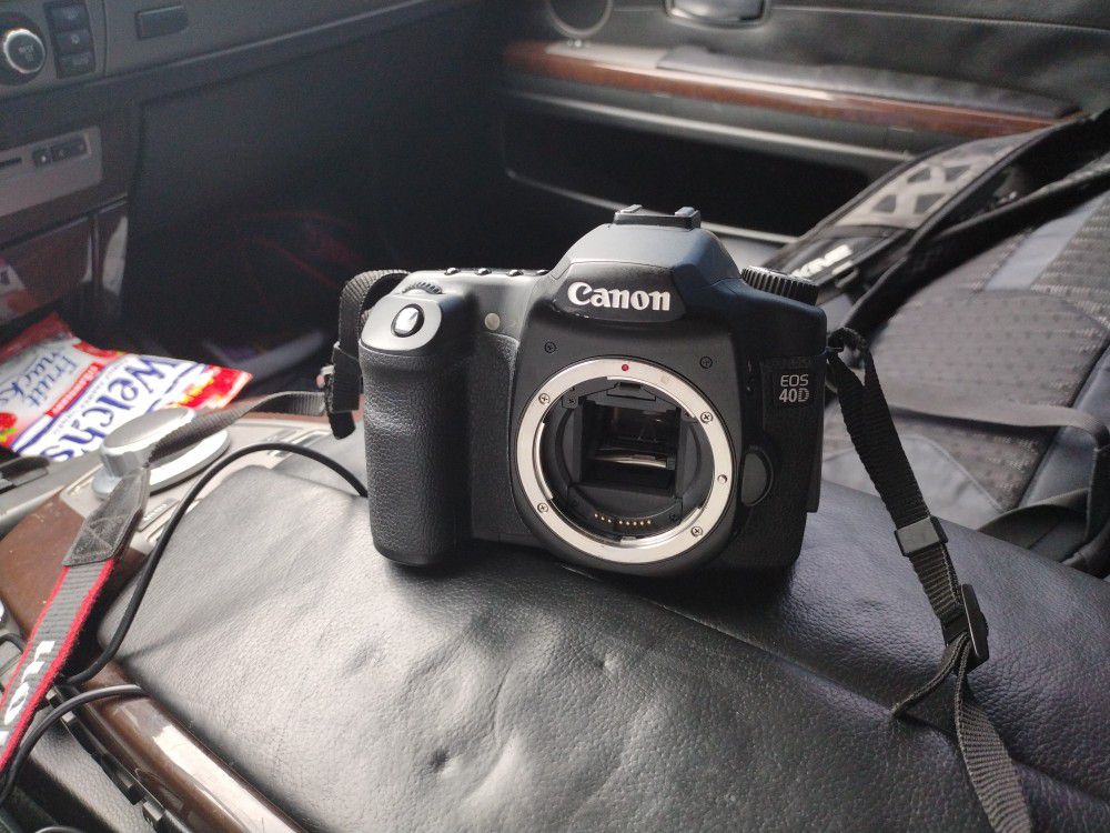 Canon Eos 40 10.1m Digital  SLR Body Only
