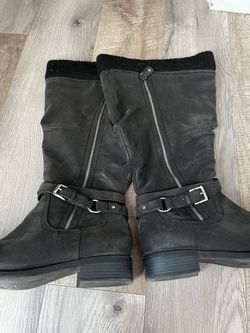Black LeatherBoots with Buckle Detail