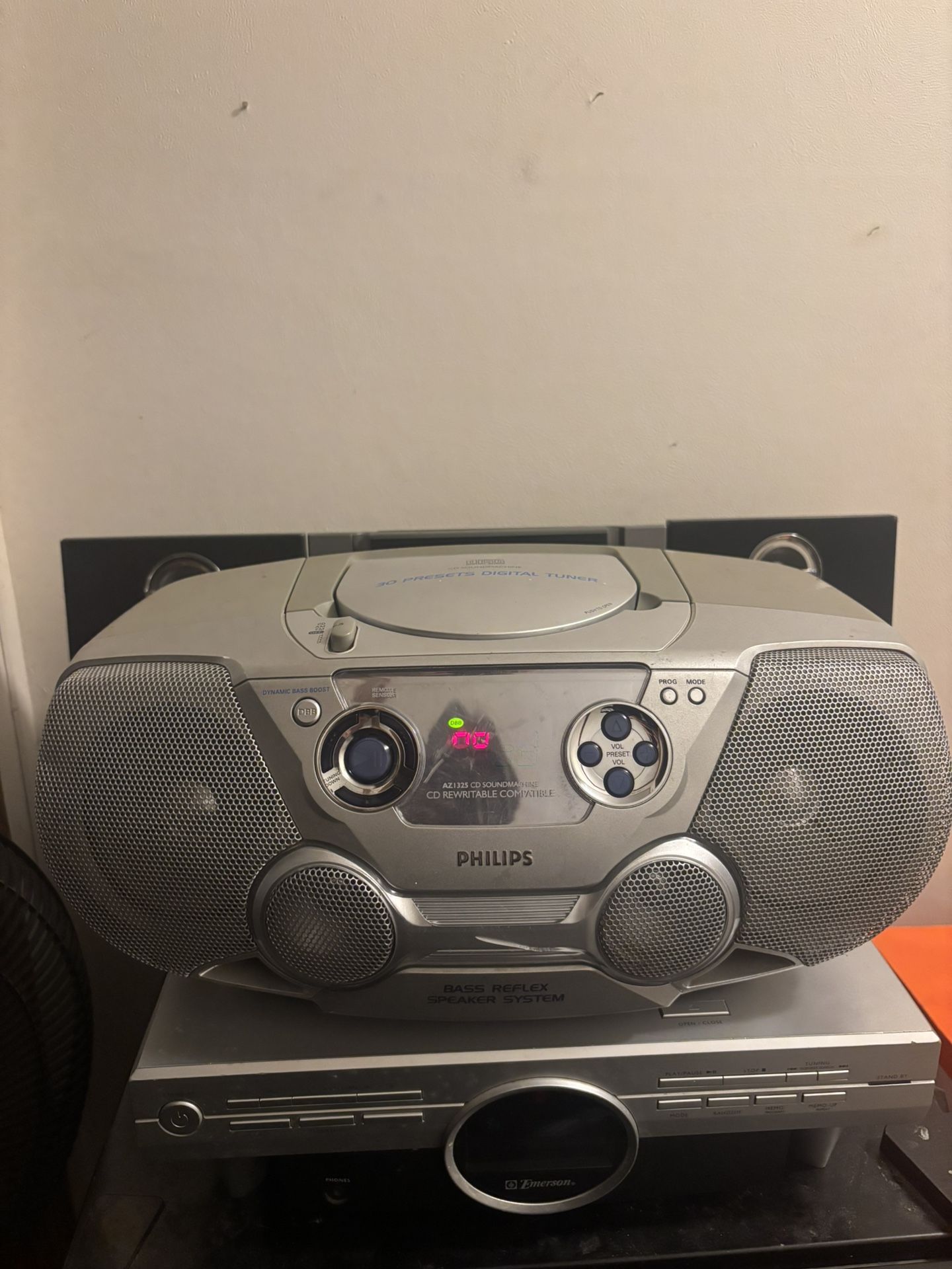 PHILIPS BOOMBOX CD/RADIO