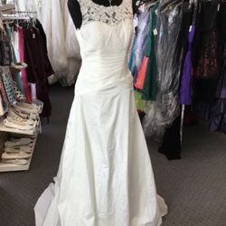 David’s Bridal wedding dress (Ivory) illusion lace and taffeta size 10