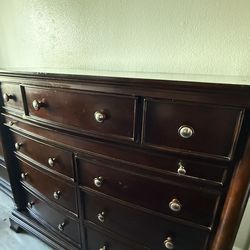 Free Dressers and night stands YOU HAUl away