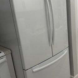 ​Samsung 26 cu. ft. French Door Refrigerator - White (RF263AEWP