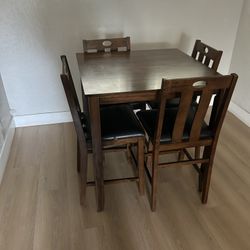 Table With Chairs 