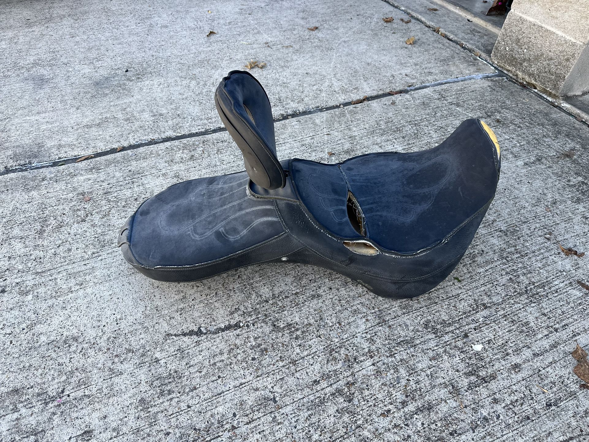 07 Yamaha Vstar 1300 Seat