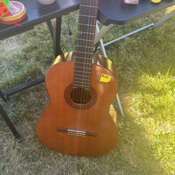 Yamaha Old Fashioned Guitar 