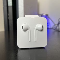 Apple Lightning EarPods (Brand New)