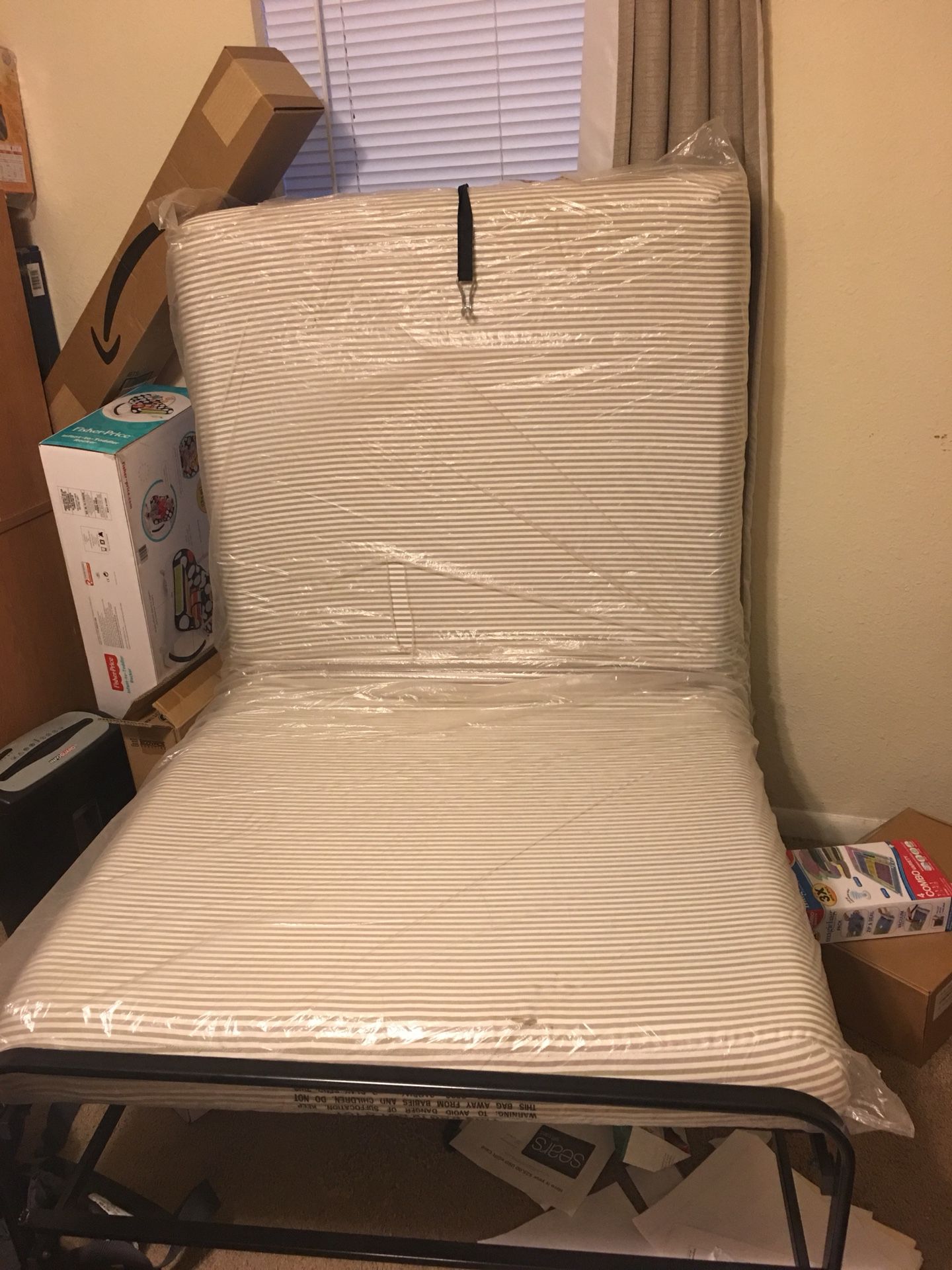 Folding Twin Bed in excellent condition