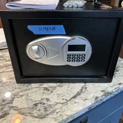 Small Steel Safe .5 Cubic Feet