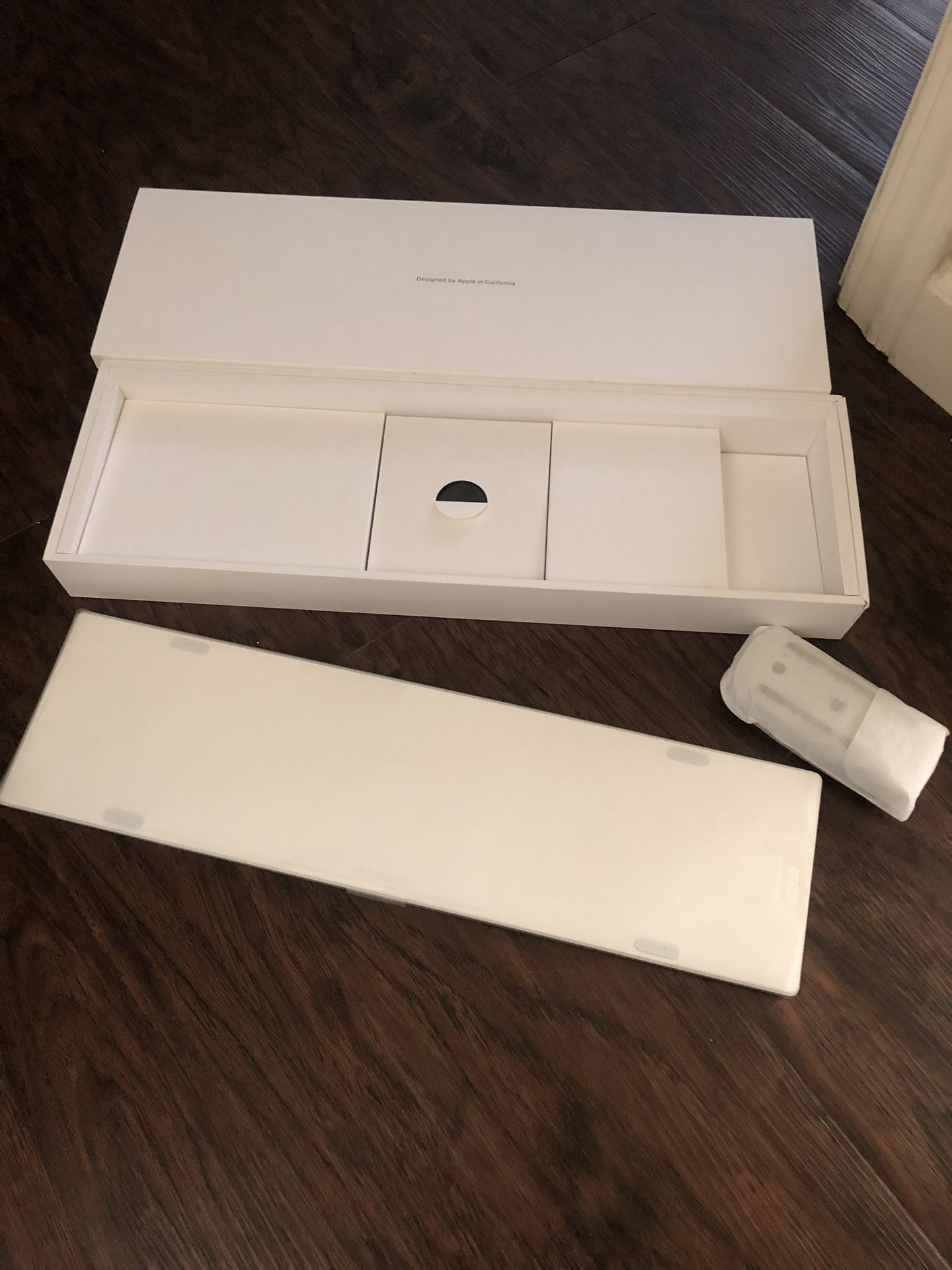 Magic Keyboard with Numeric Keypad and Mouse READ DESCRIPTION PICK UP ONLY NO TRADE 👉FIRM ON PRICE👈NOT SELLING SEPARATELY💲125 FOR BOTH ONLY CASH 💵