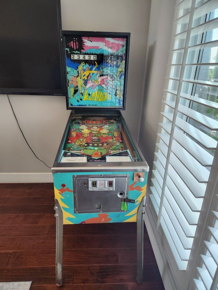 1971 Pinball Machine