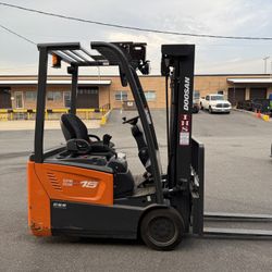 2019 GC15S-9 Doosan Forklift + Charger