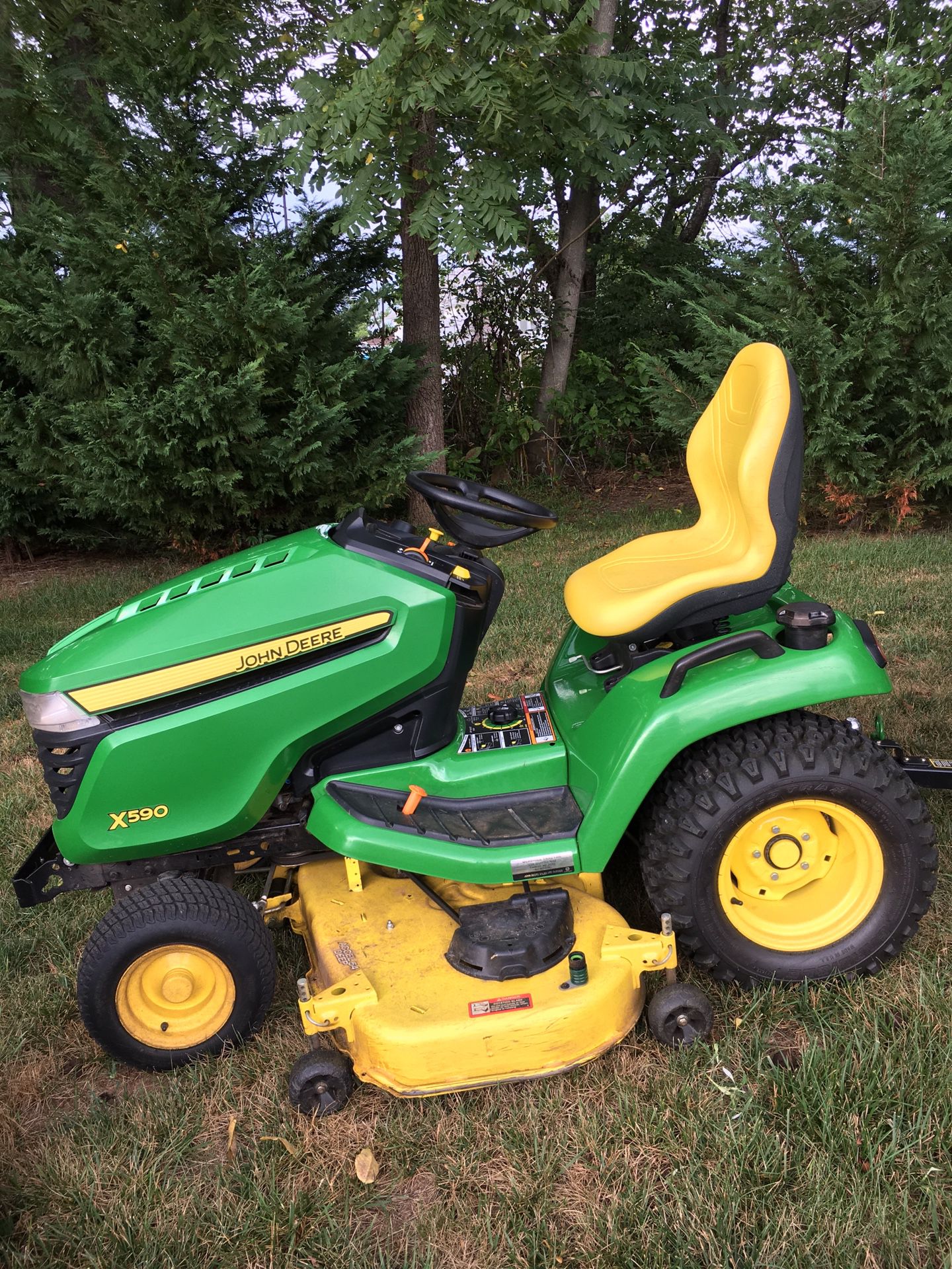 John Deere LawnTractor Model X590 With Attachments