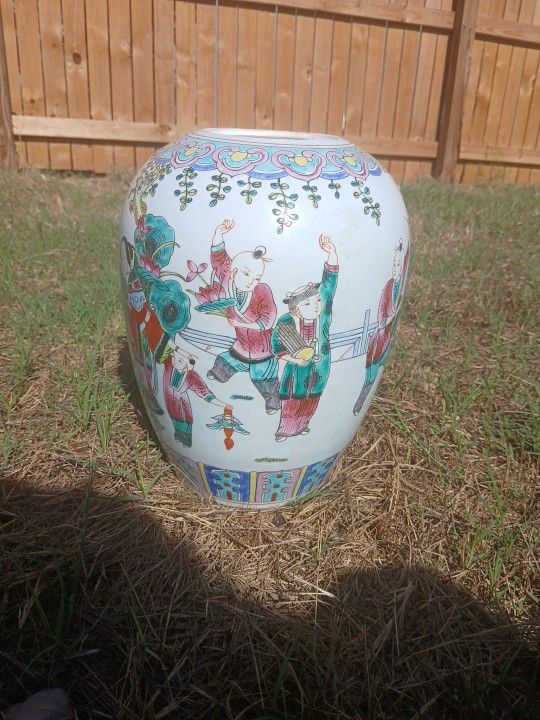 Vintage porcelain ginger jar.