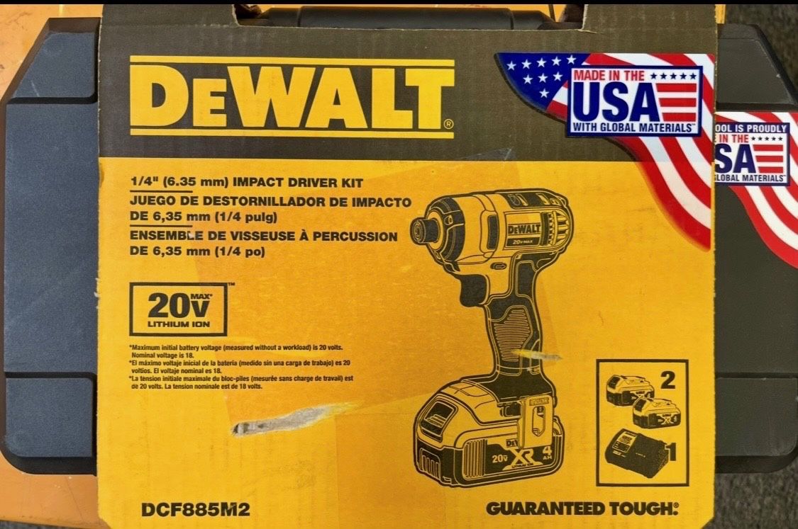 New DEWALT DCF885M2 Cordless 20V Impact Driver Kit
