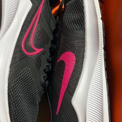 Woman’s Nike Down Shifters 11