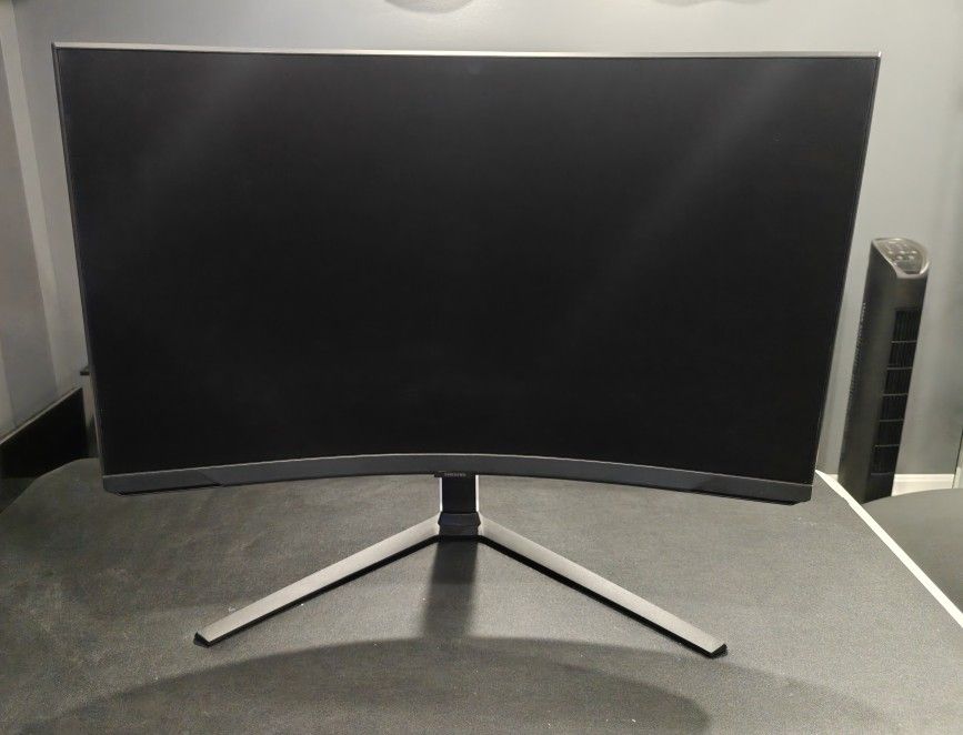 32" Samsung Odyssey G8 4K UHD 240Hz monitor