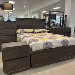 BRAND NEW QUEEN 5 PIECE BEDROOM SET 