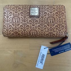 Disney Club 33 Dooney & Bourke Zipper Wallet