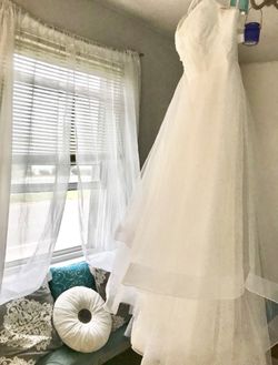 brand new wedding gown never worn