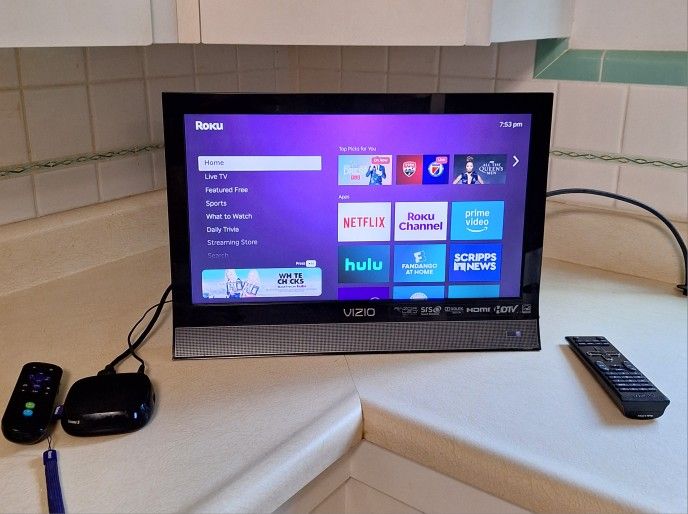 Vision 18" Flat TV - Great Condition - Includes Roku 3 & Remote