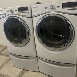 Whirlpool Washer And Gas Dryer Set 