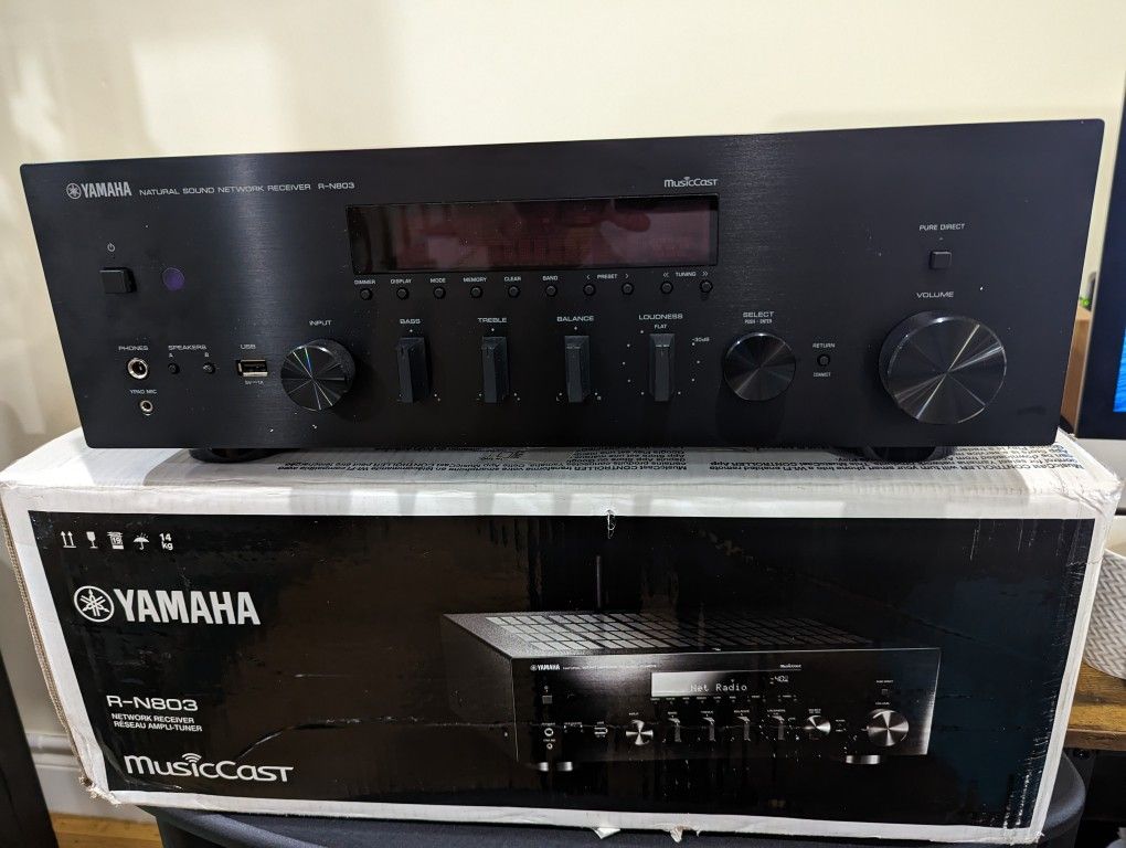 YAMAHA R-N 803 network Receiver