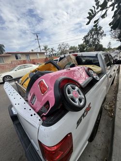 Two mini coopers cars for kids only need chargers barato ,