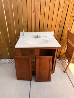 Single sink and cabinet