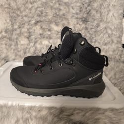 Columbia Women's 7.5 (Worn Few Times)
