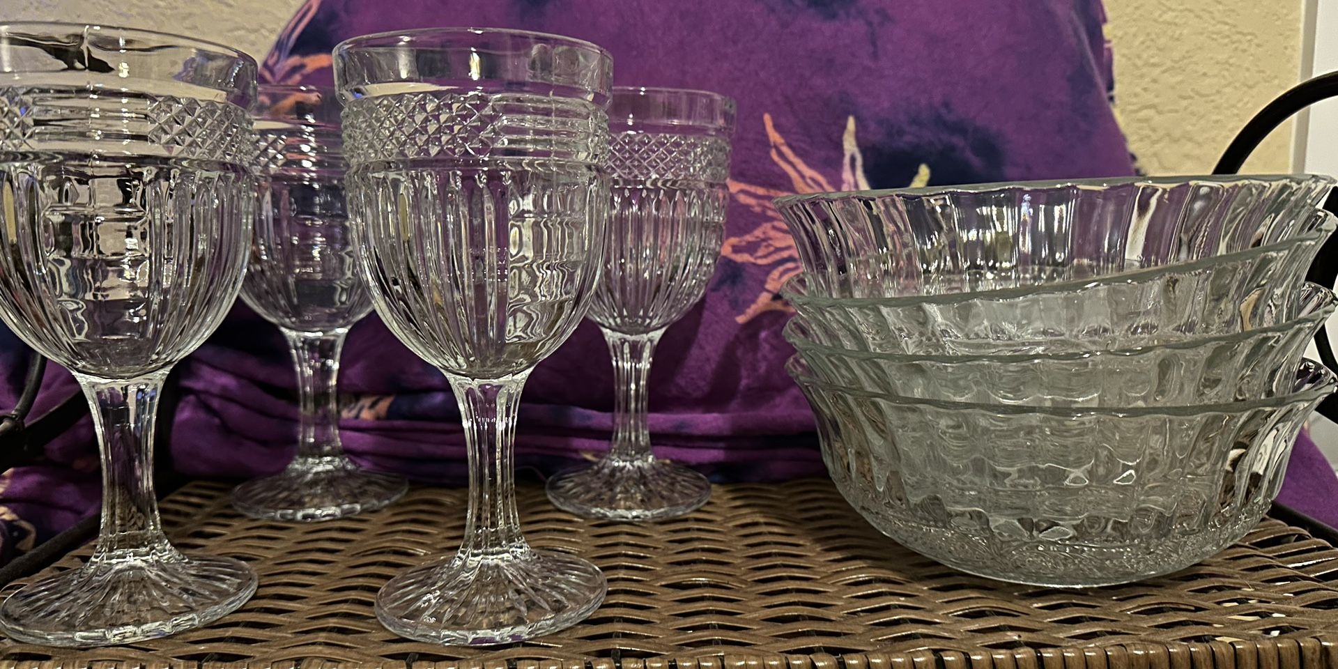4 Glass Bowls With 4 Matching Glasses