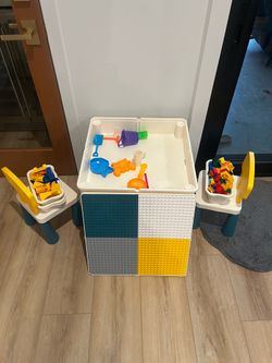 Duplos and table