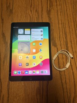 2021 iPad 9th Gen 64GB WIFI+Cellular with charging cable