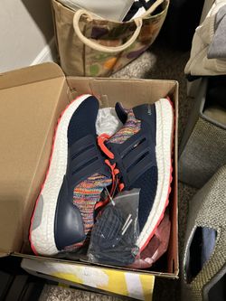 Mi Adidas Ultraboost Rainbow “Navy” Colorway Size 9.5