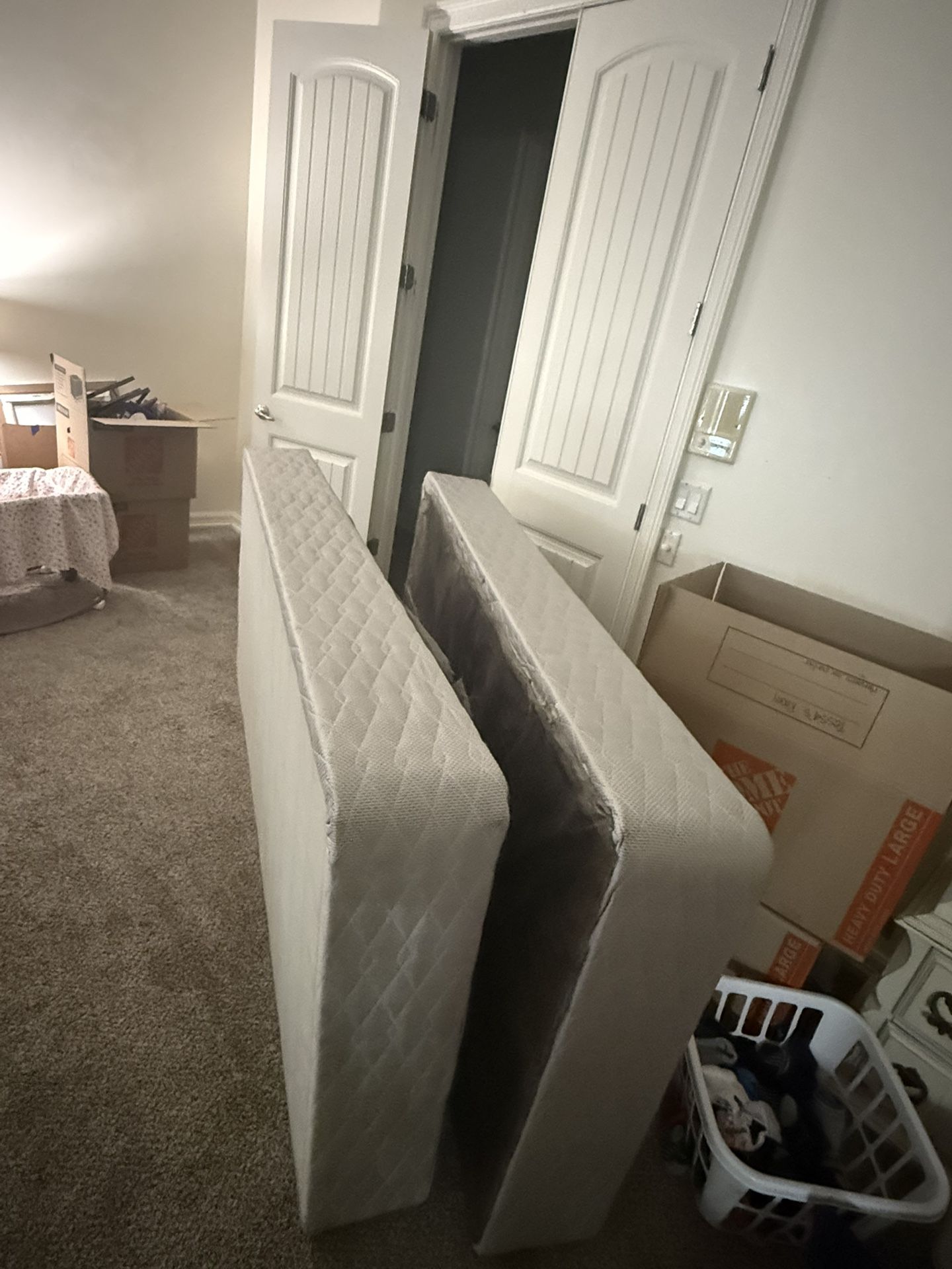 BOX SPRING KING FREE