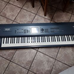 Korg Keyboard 88 Key Synthesizer 