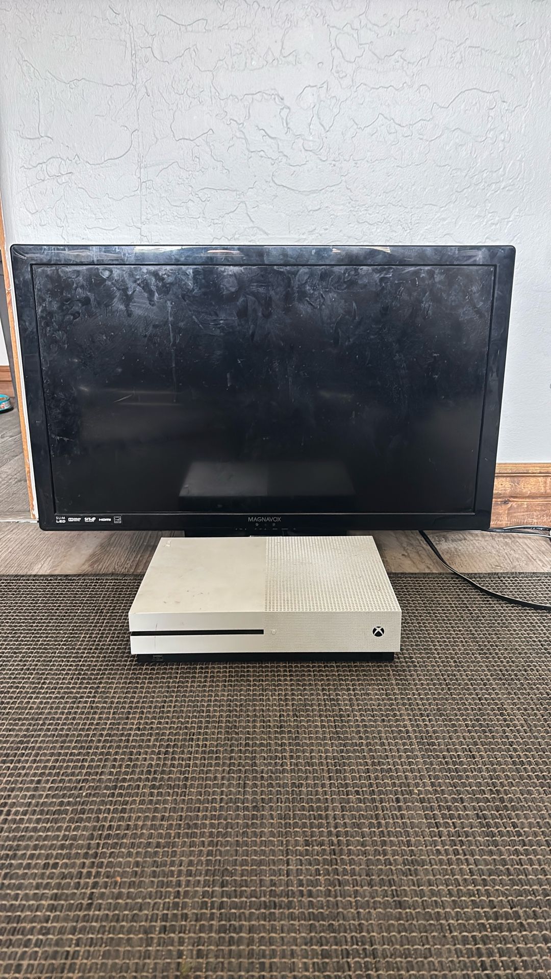 Xbox One S And Monitor No Controller