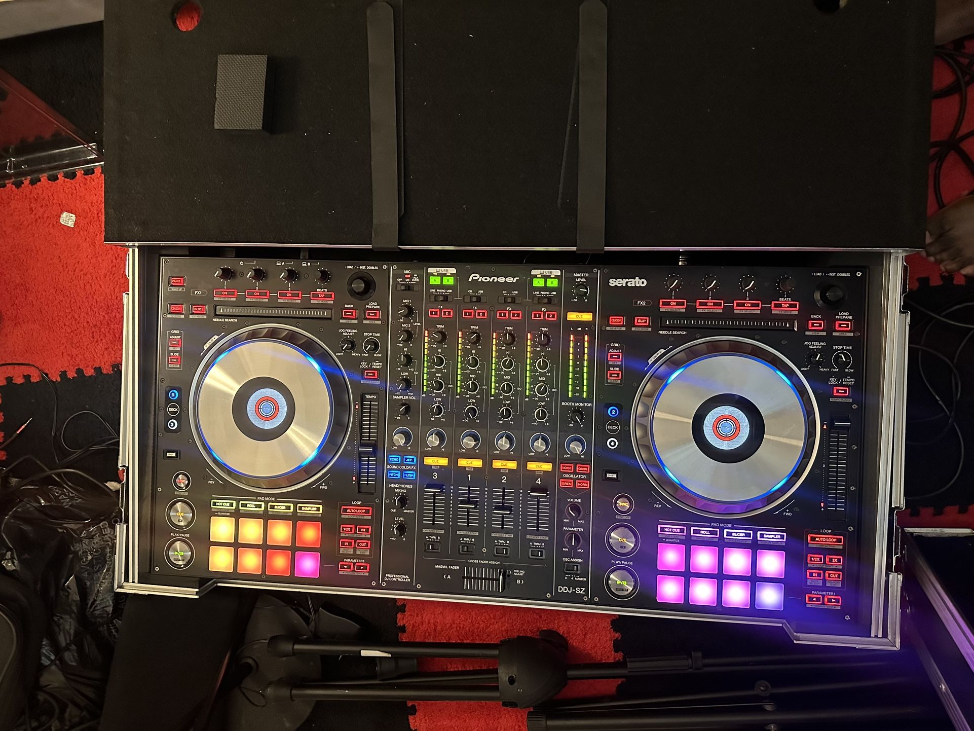 Ddj SZ controller with case excellent condition for Dj firm on price 