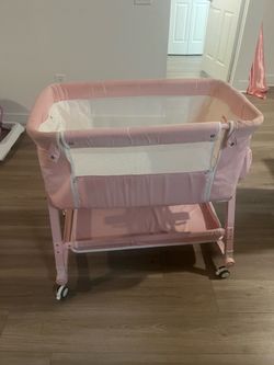 Baby bassinet pink