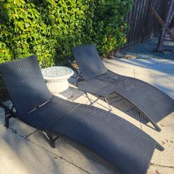 Black Lounge Folding Chairs And Side Table