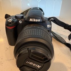 Nikon D40 6.1MP Digital SLR Camera Kit with 18-55mm f/3.5-5.6G ED II Auto Focus-S DX Zoom-Nikkor Lens