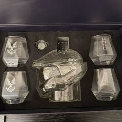 Halo Infinite Master Chief Helmet 6-Piece Whiskey Decanter Set with Glasses 