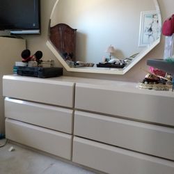 White/Cream Lacquer Bedroom Set- Vintage Lane Furniture for Sale in Naperville, IL - OfferUp White/Cream Lacquer Bedroom Set- Vintage Lane Furniture for Sale in Naperville, IL - OfferUp