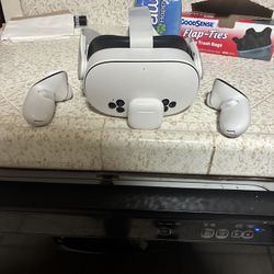 BRAND NEW META QUEST 3S AND AIRPODS 4 BUNDLE
