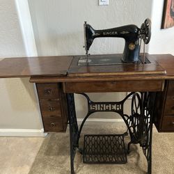 1927 Singer Sewing Machine  Hideaway With Table