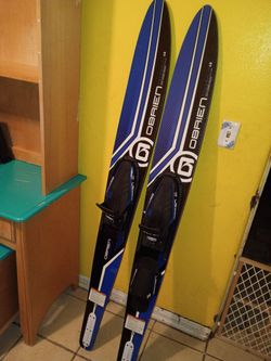 O'Brien celebrity 68 water skis