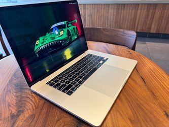Late. 2019 MacBook Pro 16”2.6 i7-16Gb-500 ssd