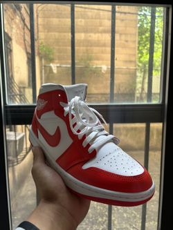 Jordan 1 mids “Habanero”