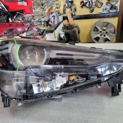 2017 - 21 - MAZDA CX5- RIGHT- HEADLIGHT 