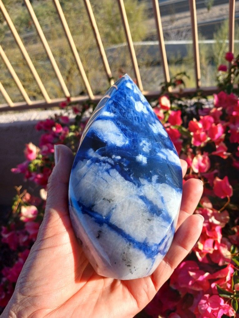 5.75" NEW 1.12 lbs/788 Grams Beautifull Brazilian Blue Quartz Flame